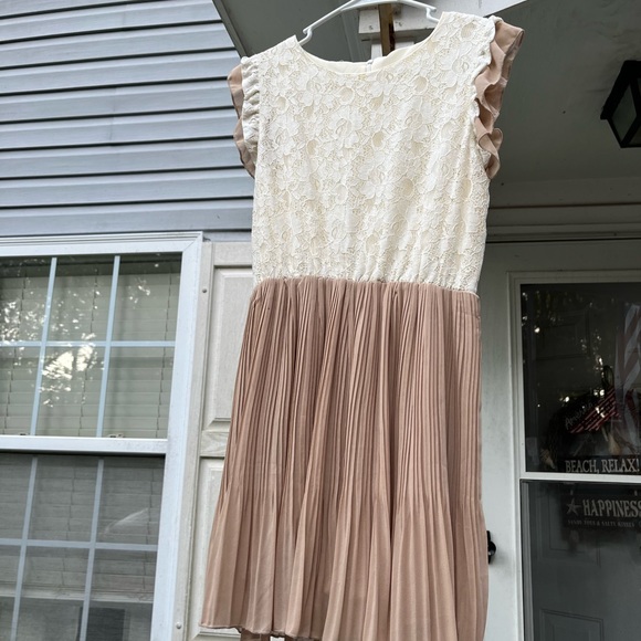Lace top dress - Picture 3 of 3